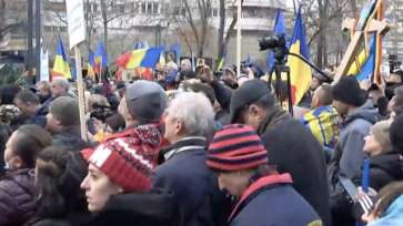 VIDEO Proteste în București și în mai multe orașe din țară împotriva restricțiilor anticoronavirus / Șoșoacă și Bahmuțeanu participă la protestul din Capitală. Simion, la protestul din ...