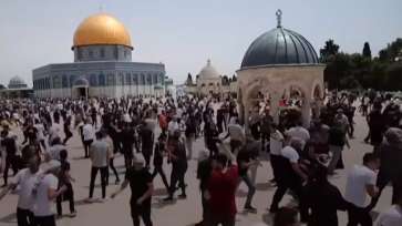 Noi ciocniri între poliţişti israelieni şi manifestanţi palestinieni pe Esplanada Moscheilor de la Ierusalim/ A treia zi de vineri a Ramadanului coincide cu sfârşitul celebrărilor Pesah, paştele ...