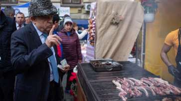 Ministrul Agriculturii, despre prețul cărnii de porc, cel mai scump din UE: „Am fost prin țară, jambonul e 19 lei, cotletul, 18 lei, în galantare”/ Producătorii anunță că un kilogram de porc ...