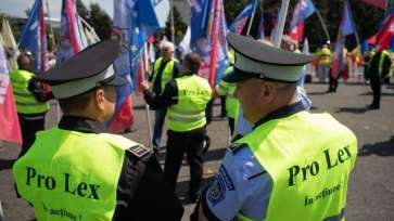 Polițiștii ies în stradă: sindicaliştii din MAI vor picheta marţi sediul instituţiei / Se cere inclusiv acordarea de asistenţă juridică gratuită poliţiştilor ultragiaţi