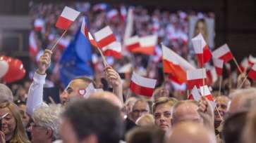 LIVE Alegeri parlamentare în Polonia: Prezența la vot la ora 18:00 – 57,54%, mai mare și decât la ultimele alegeri prezidențiale unde s-a înregistrat un record/ Urnele se închid la ora 22:00 a ...