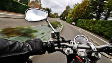 Modificare în Codul Rutier: Permisul categoria B, valabil pentru anumite tipuri de motociclete. Lege aprobată după reexaminare