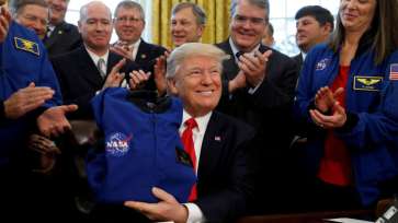 SUA: Trump contrazice planurile NASA de aselenizare: ”Am făcut asta acum 50 de ani”